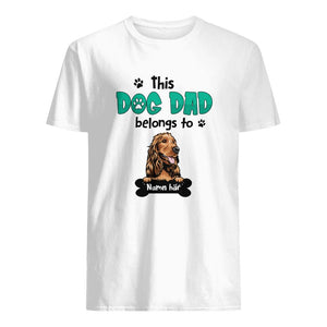 Personlig t-shirt till pappa - This dog dad belongs to