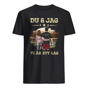 Personlig T-shirt till Make/pojkvän | Personlig present till Fotbollsspelare | Du & jag. Vi är ett lag