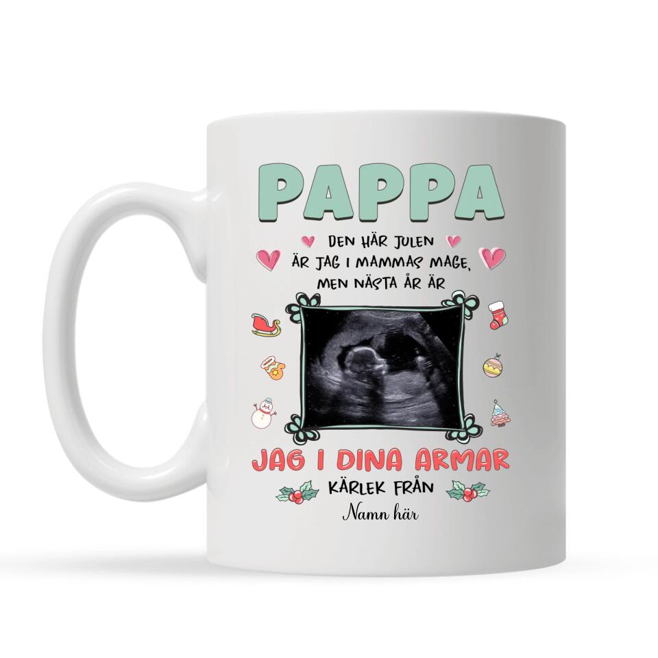 Personlig mugg till pappa | Personlig present till far | Pappa, den här julen är jag i mammas mage