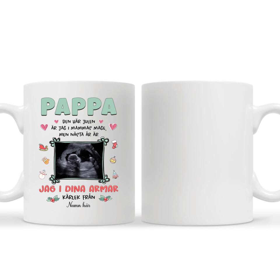 Personlig mugg till pappa | Personlig present till far | Pappa, den här julen är jag i mammas mage