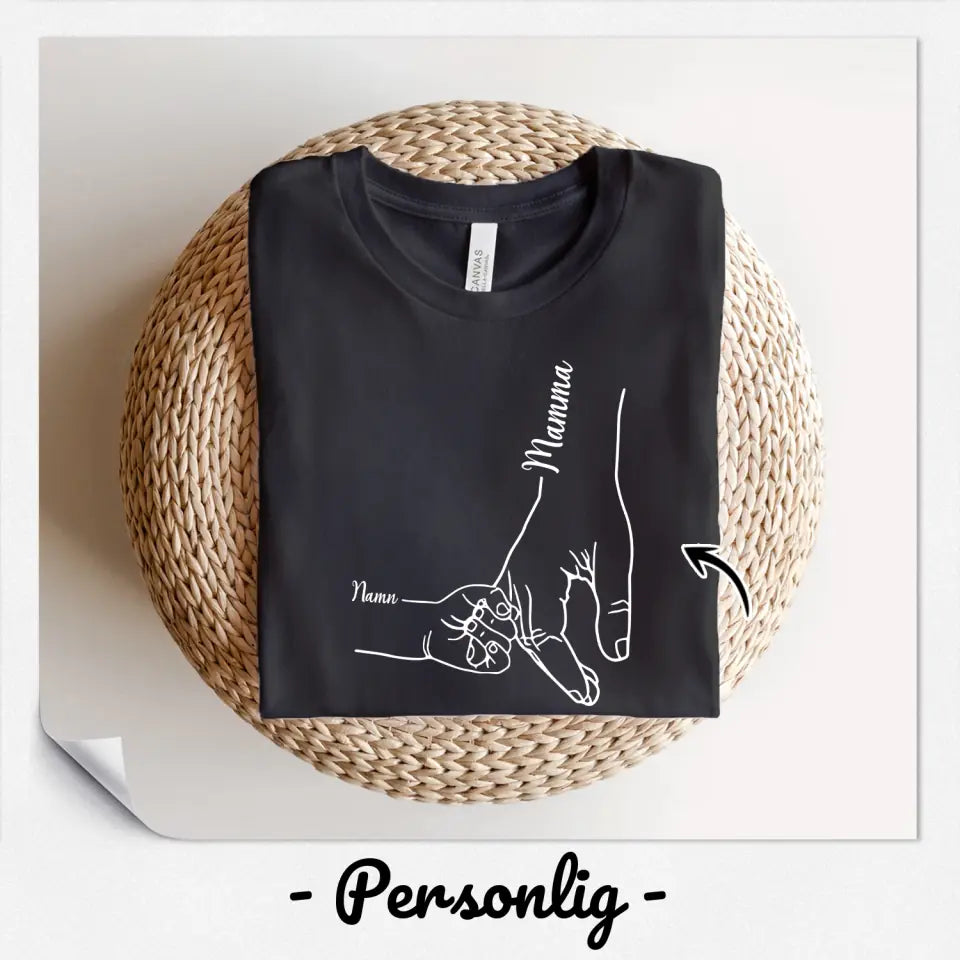 Personlig T-shirt till Mamma | Personlig present till Mor| Hållande hand mamma och barn Svart t-shirt