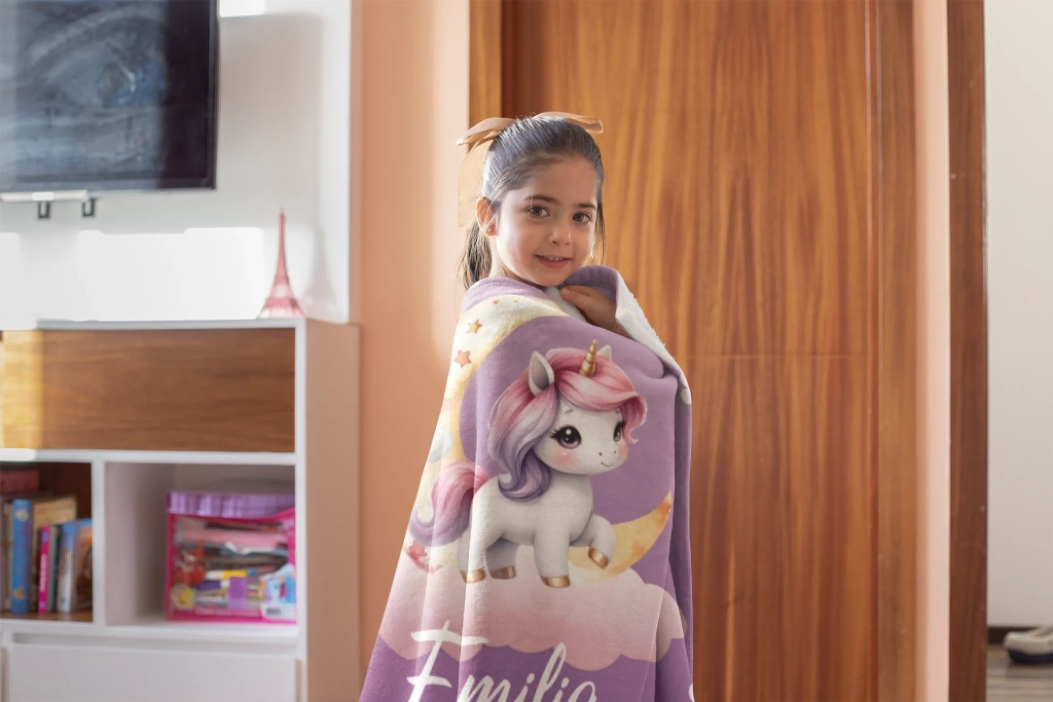 mockup-of-a-little-girl-wrapped-in-a-throw-blanket-24693