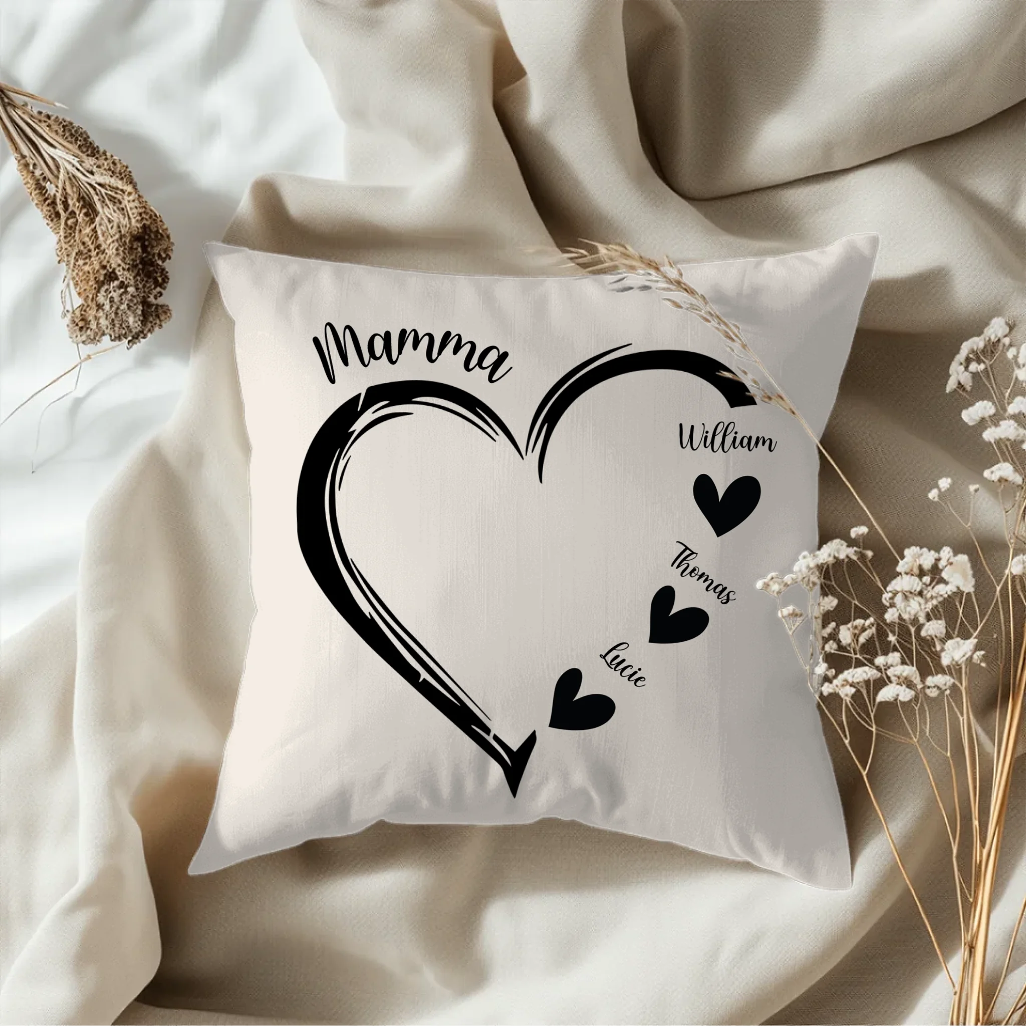 Firkantet pute med hjertedesign, navnet kan endres.